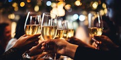 Fêtes de fin d'année : Célébrez l'amour, la gratitude et la convivialité avec la bouteille de vin parfaite pour égayer le coeur et les papilles de vos proches.